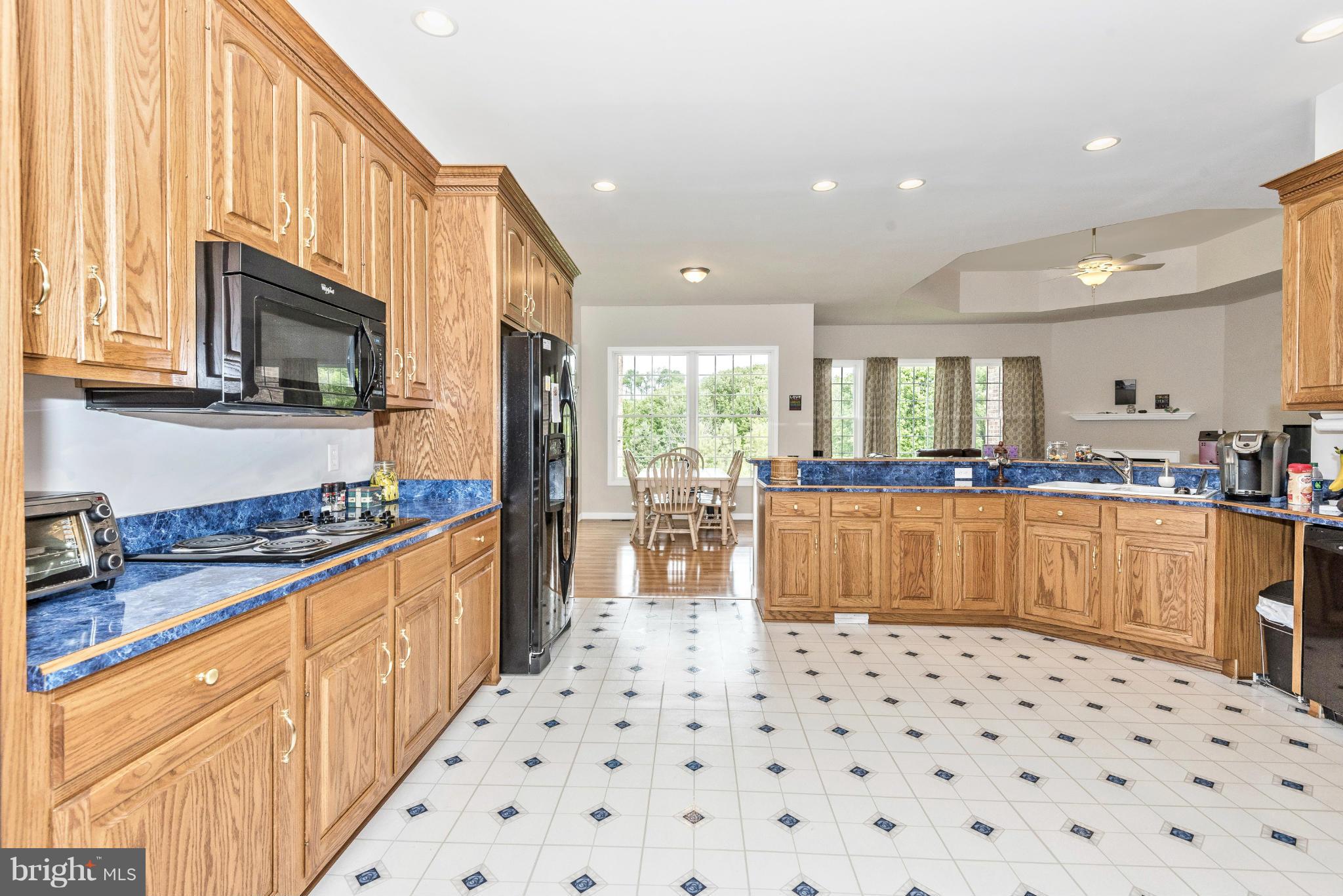 14014 Poplar Grove Road Hagerstown, MD 21742 - Photo 11 of 30 Tons of Counter space and Cabinets!
