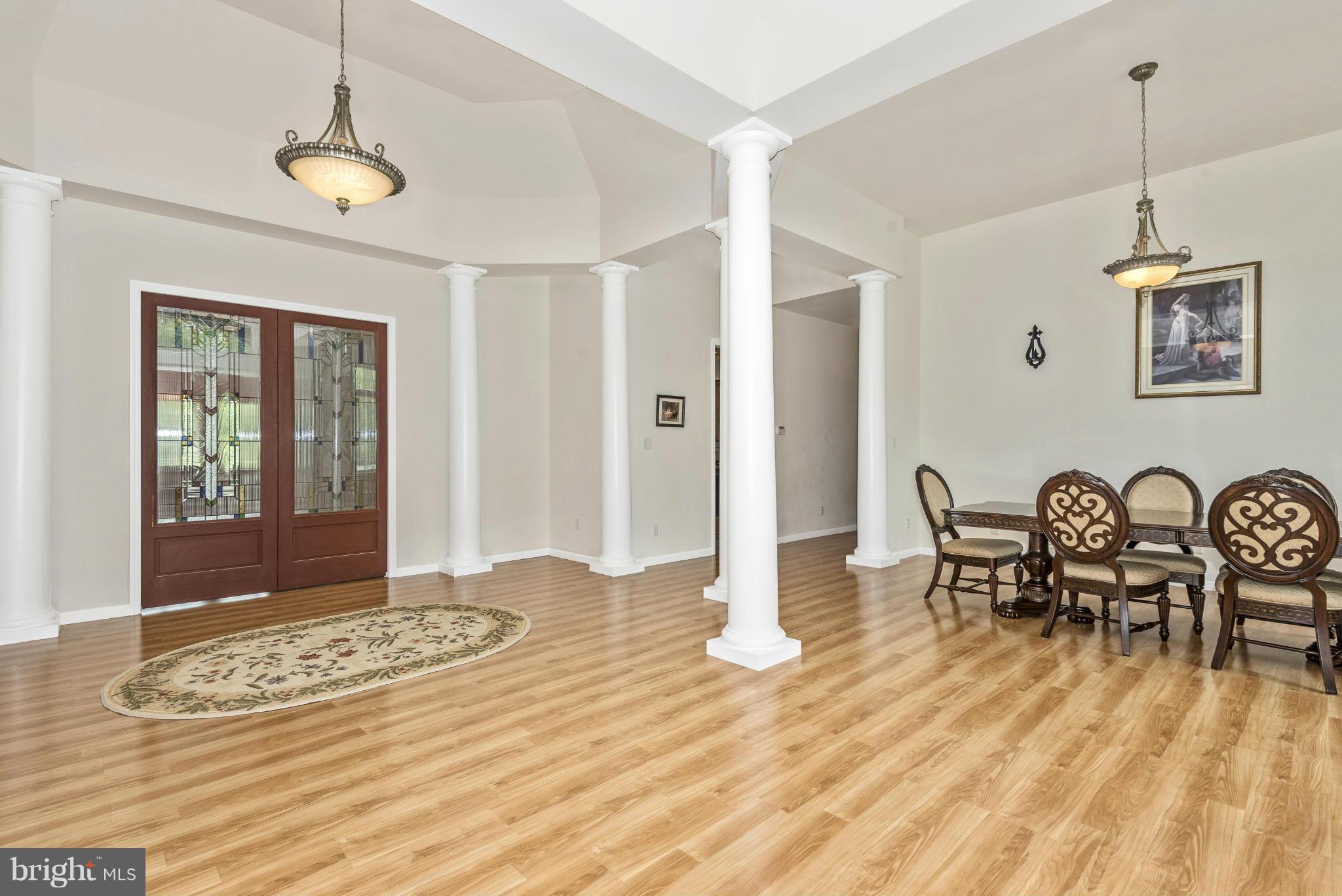 Room for Large Family Dinners!