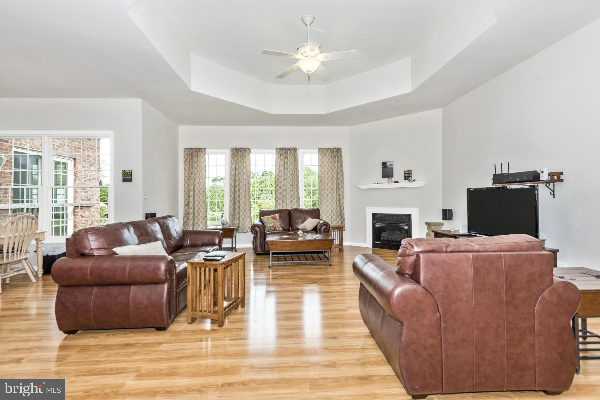 Room for the whole Family with cozy Gas Fireplace
