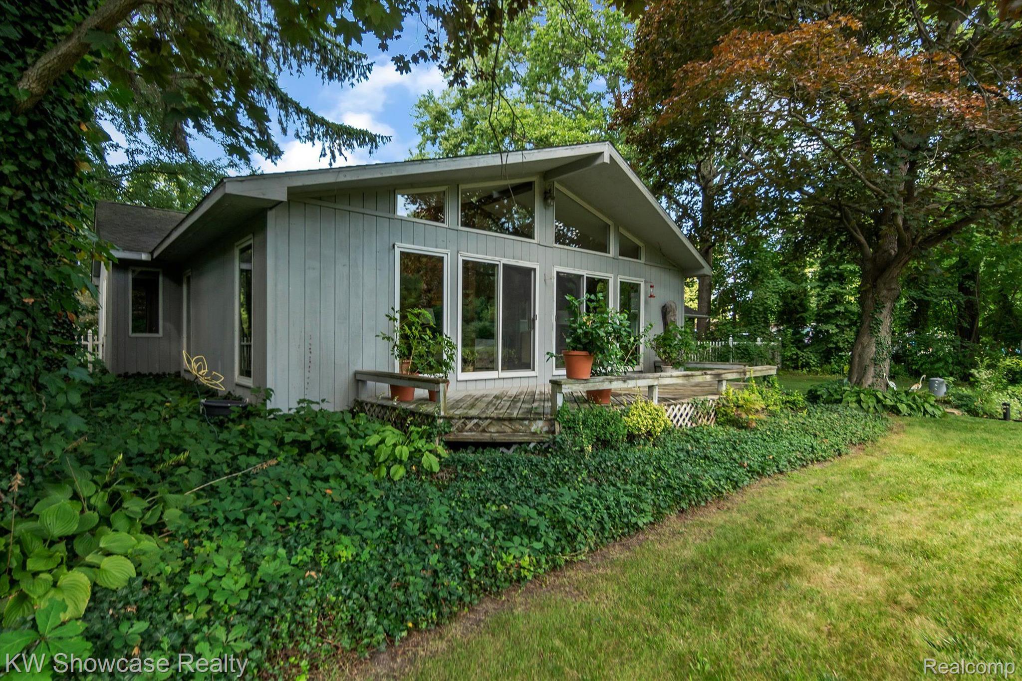 9220 Mcgregor Road Pinckney, MI 48169 - Photo 29 of 40 The view from the River.