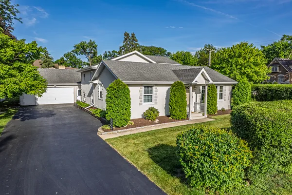 $650,000 | 5009 Columbia Avenue, Lisle, IL 60532