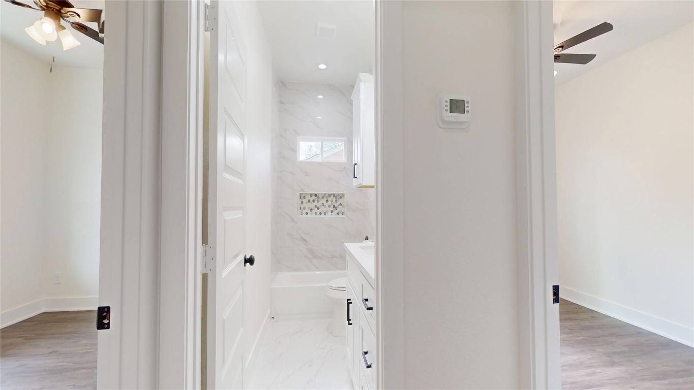 5119 Selinsky Road Houston, TX 77048 - Photo 4 of 45 a bathroom with a shower