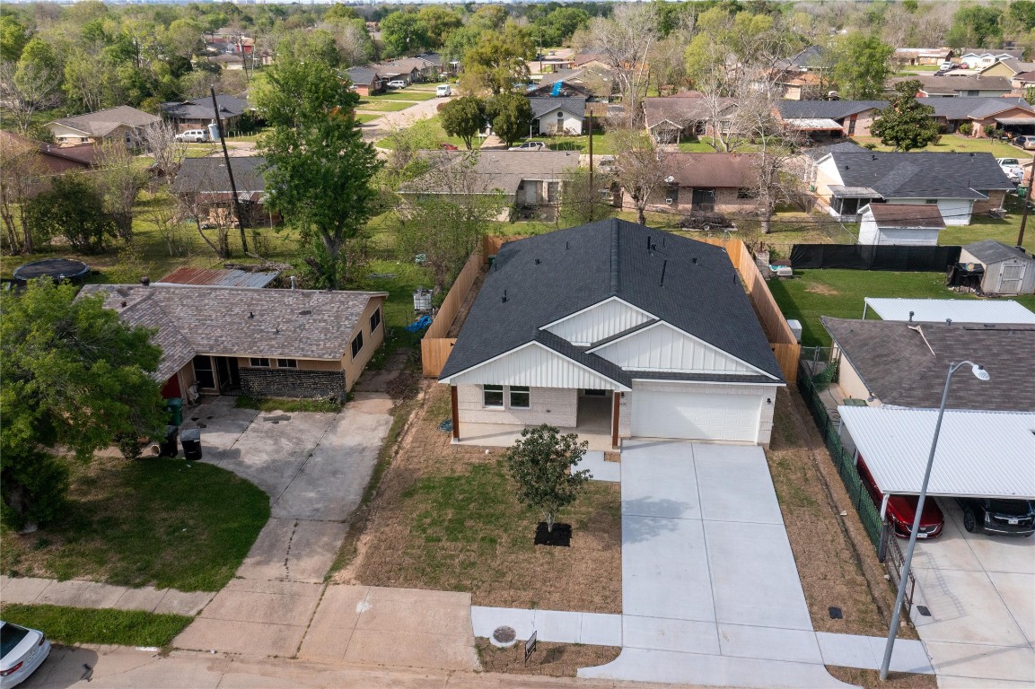 5119 Selinsky Road Houston, TX 77048 - Photo 43 of 45 an aerial view of a house with a garden
