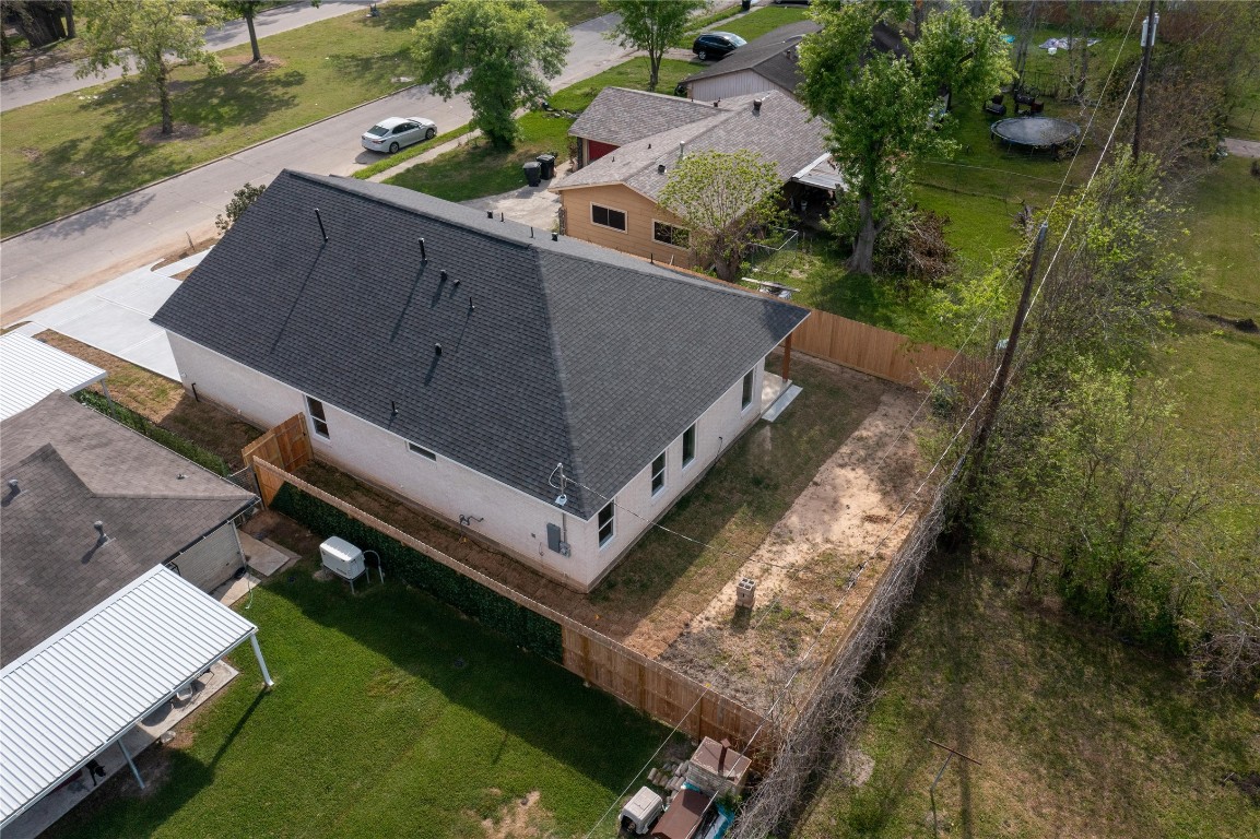 5119 Selinsky Road Houston, TX 77048 - Photo 44 of 45 an aerial view of a house with a yard