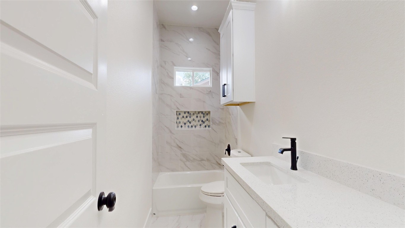 5119 Selinsky Road Houston, TX 77048 - Photo 5 of 45