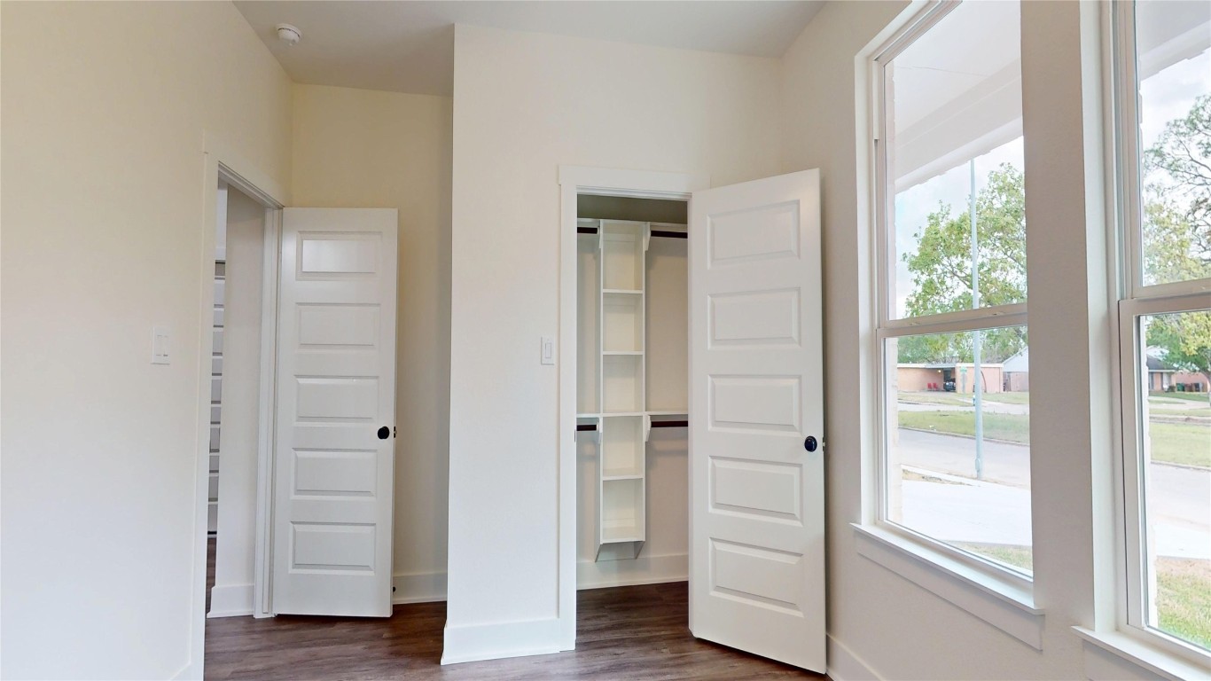 5119 Selinsky Road Houston, TX 77048 - Photo 7 of 45