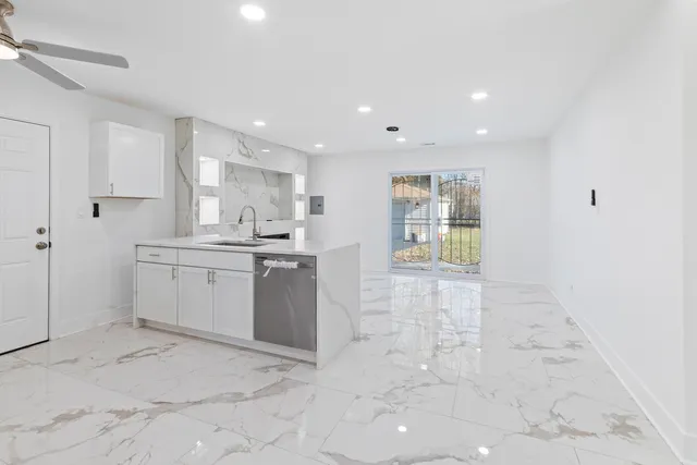 $204,900 | 16125 Trumbull Avenue, Markham, IL 60428