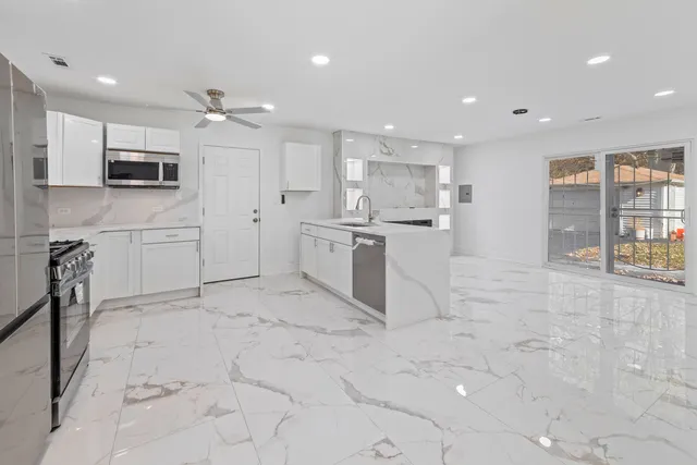 $204,900 | 16125 Trumbull Avenue, Markham, IL 60428