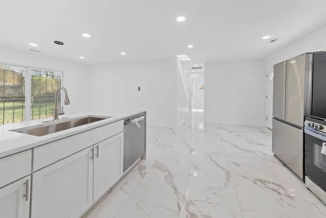 $204,900 | 16125 Trumbull Avenue, Markham, IL 60428