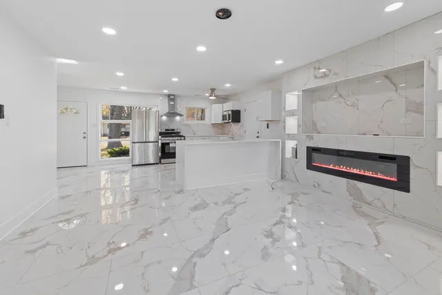 $204,900 | 16125 Trumbull Avenue, Markham, IL 60428