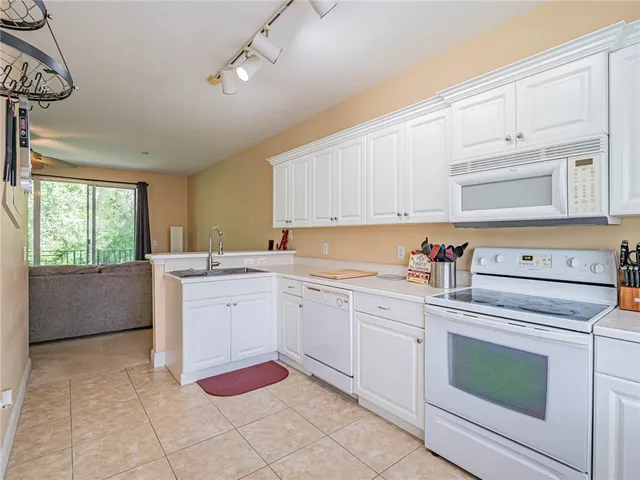 $265,000 | 1700 42nd Square, Unit 101, Vero Beach, FL 32960