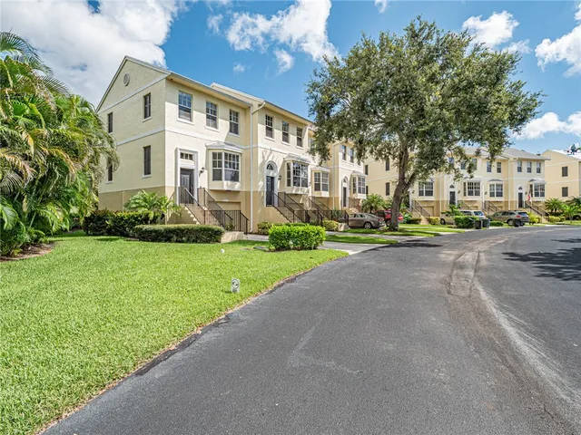 $265,000 | 1700 42nd Square, Unit 101, Vero Beach, FL 32960