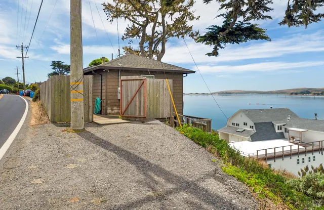 a view of a back yard of the house