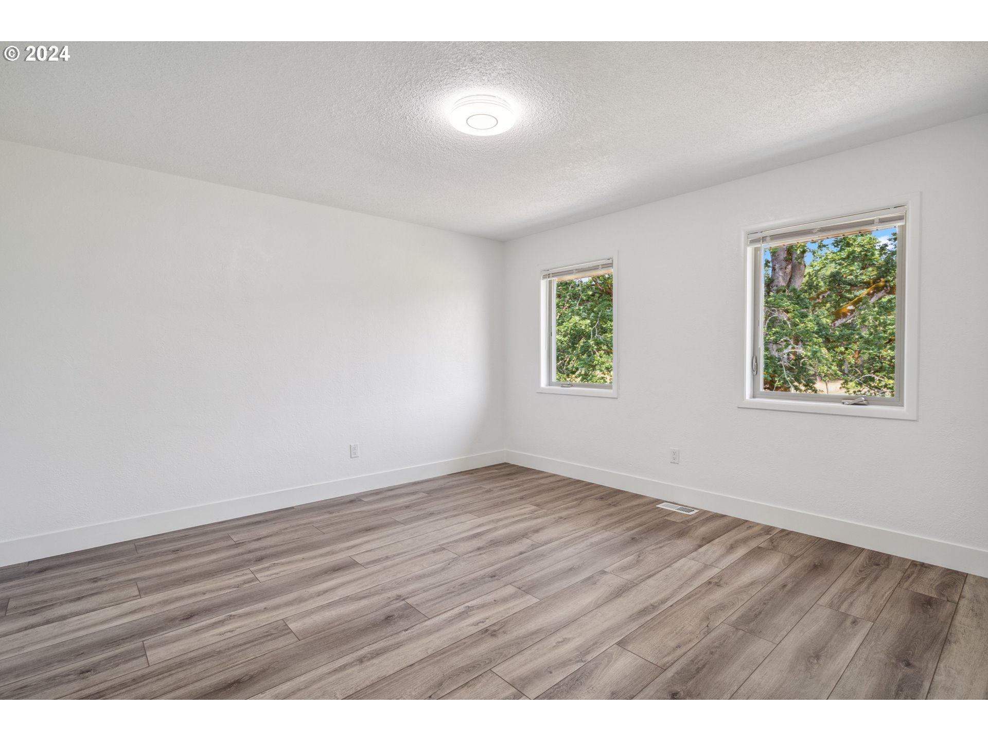 18908 Northeast 65th Street Vancouver, WA 98682 - Photo 18 of 48