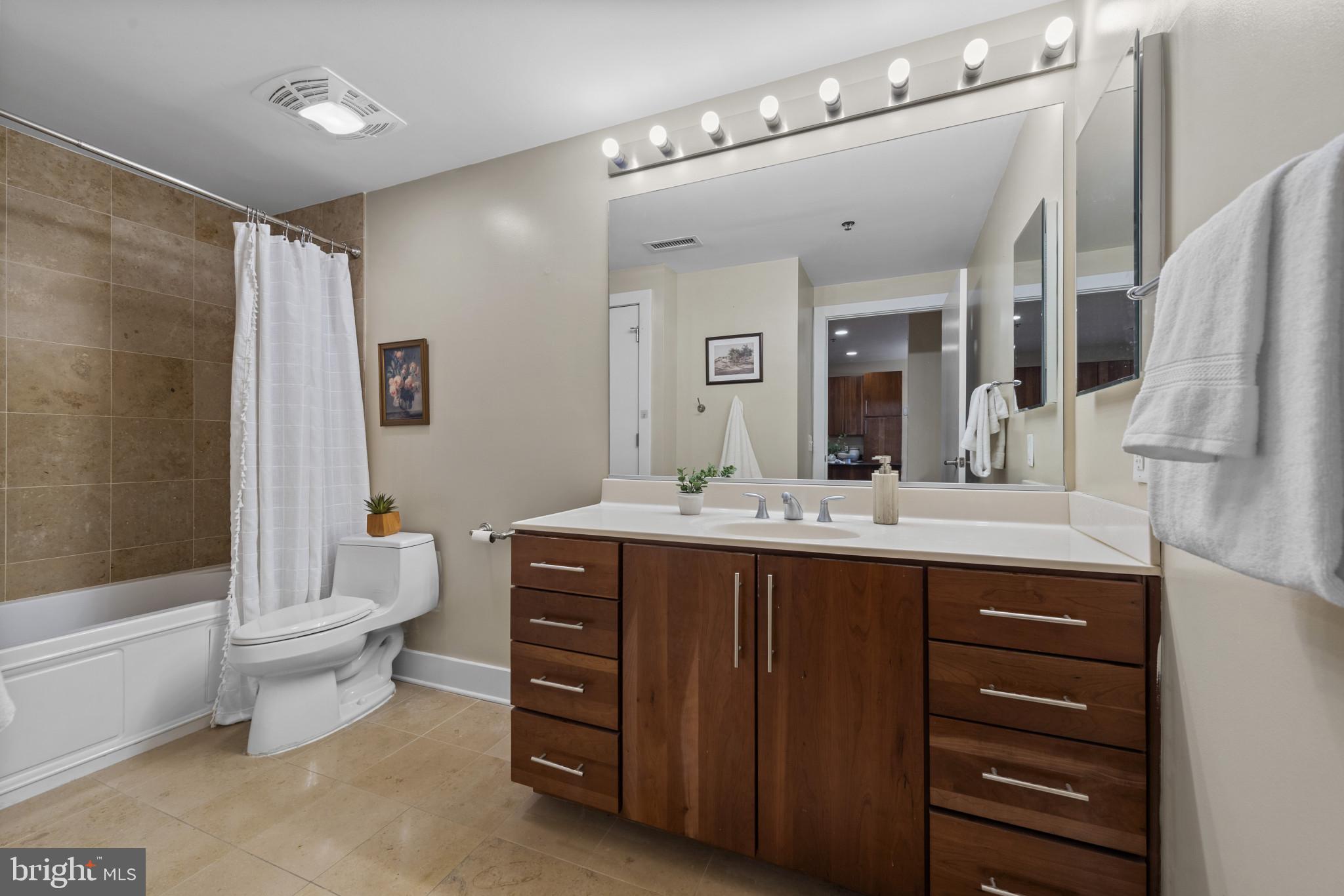 2772 Lighthouse Point East, Unit 303 Baltimore, MD 21224 - Photo 22 of 35