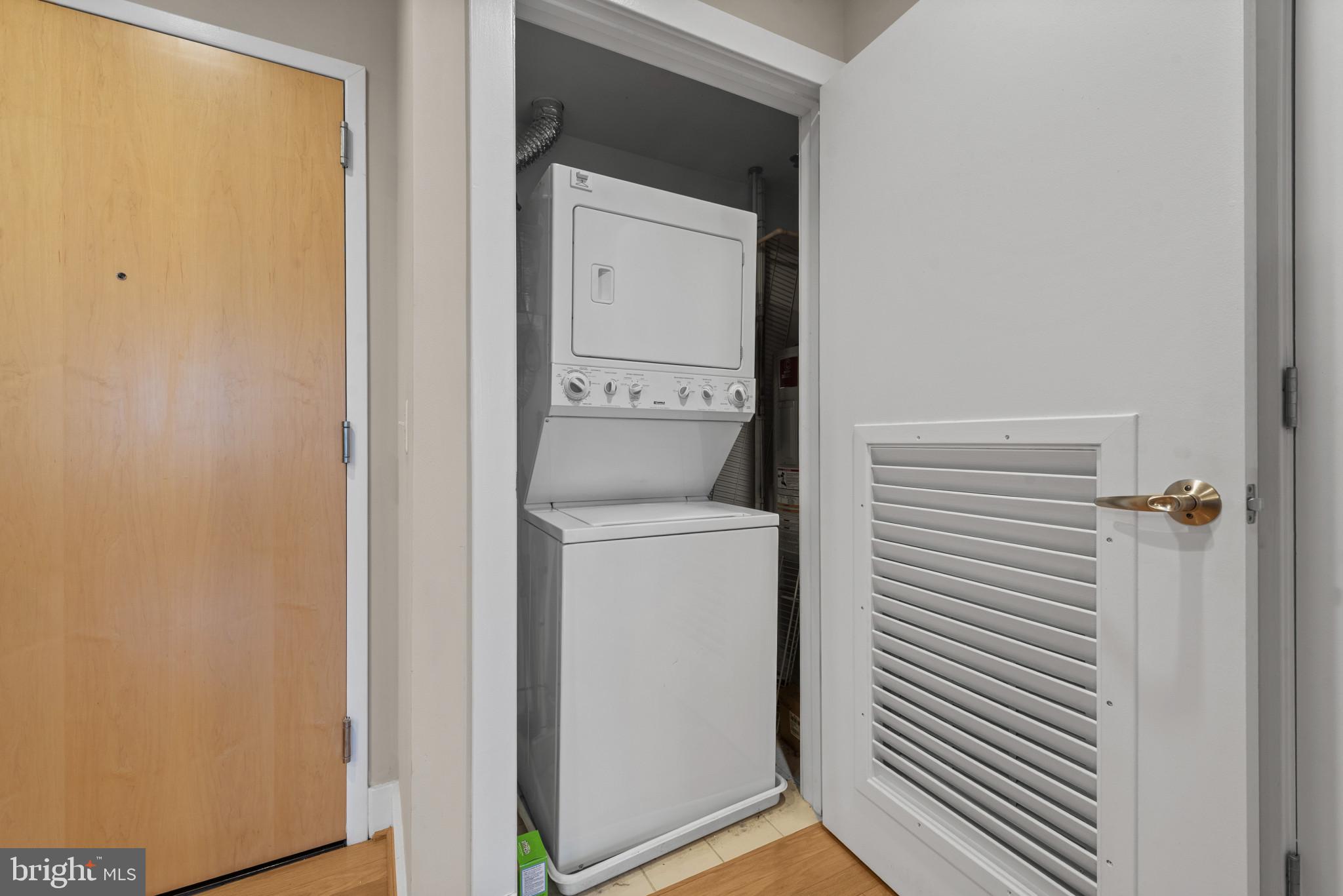 2772 Lighthouse Point East, Unit 303 Baltimore, MD 21224 - Photo 25 of 35