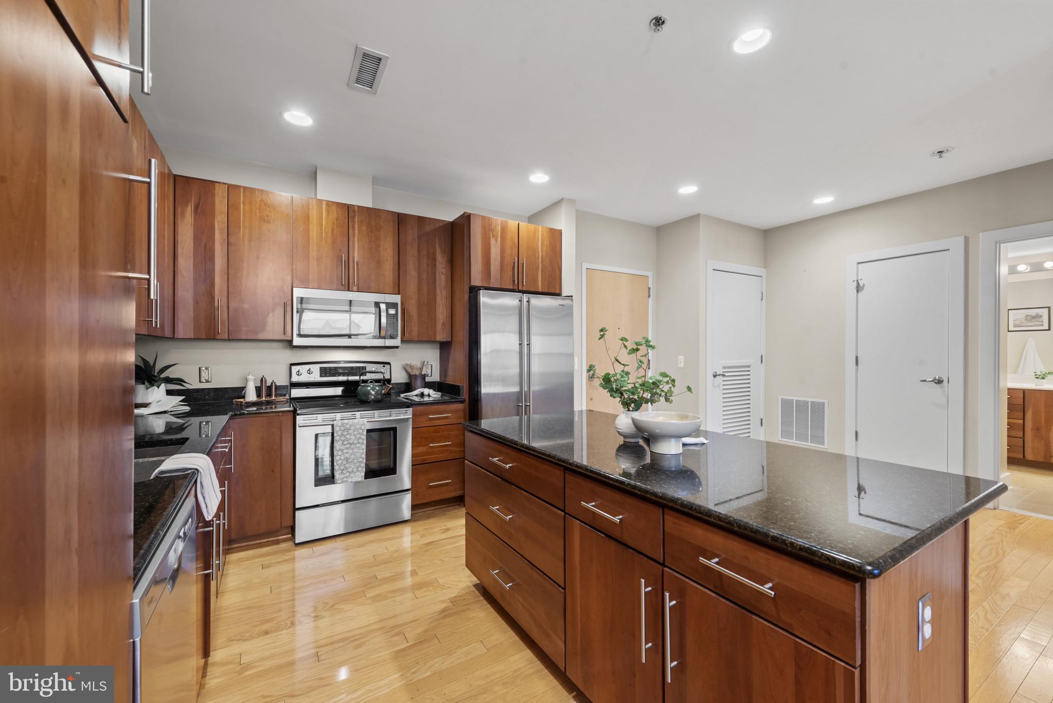 2772 Lighthouse Point East, Unit 303 Baltimore, MD 21224 - Photo 6 of 35 Large island.