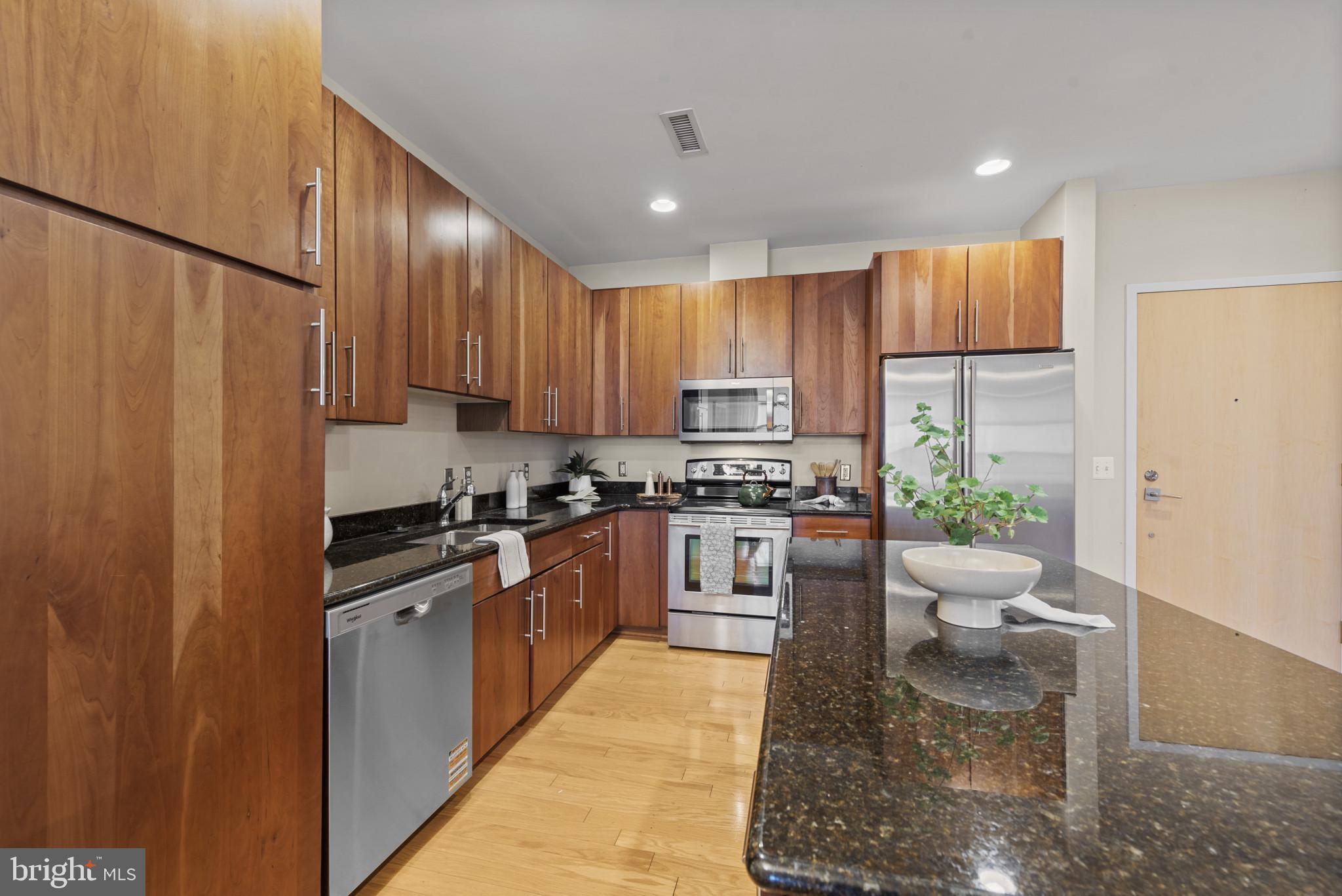 2772 Lighthouse Point East, Unit 303 Baltimore, MD 21224 - Photo 7 of 35