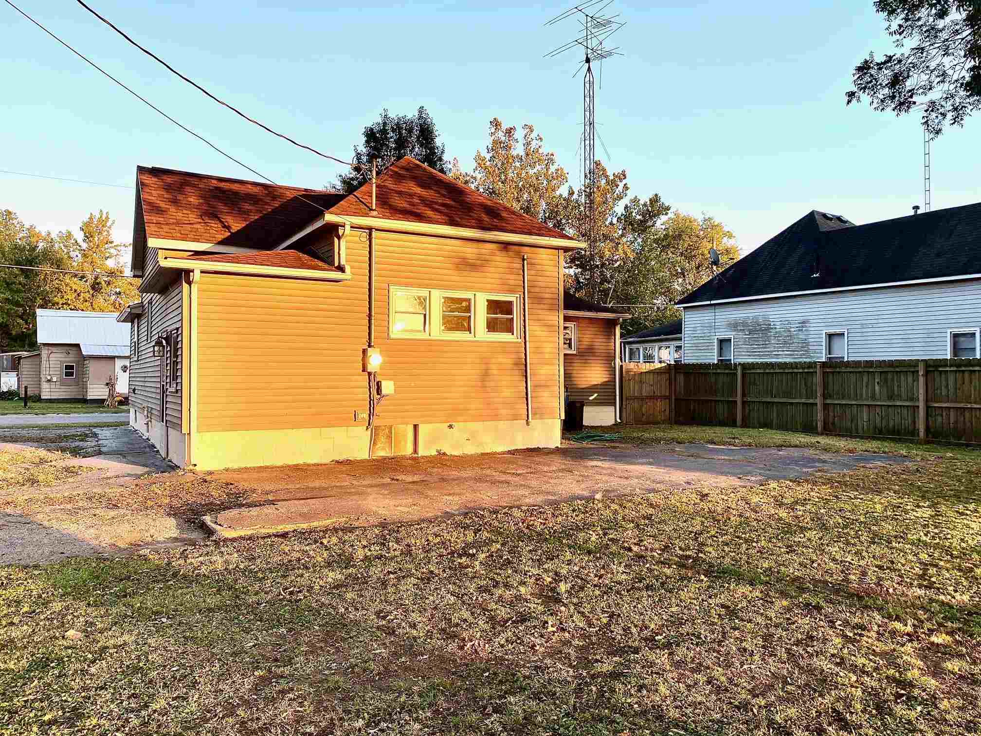 307 South State Street Christopher, IL 62822 - Photo 3 of 18 Gallery Image 3
