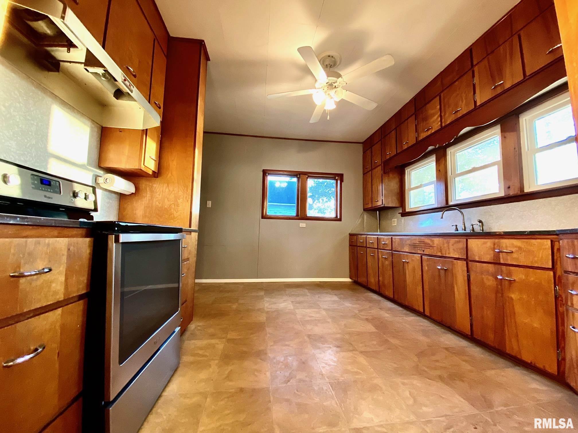 307 South State Street Christopher, IL 62822 - Photo 6 of 18 Gallery Image 6