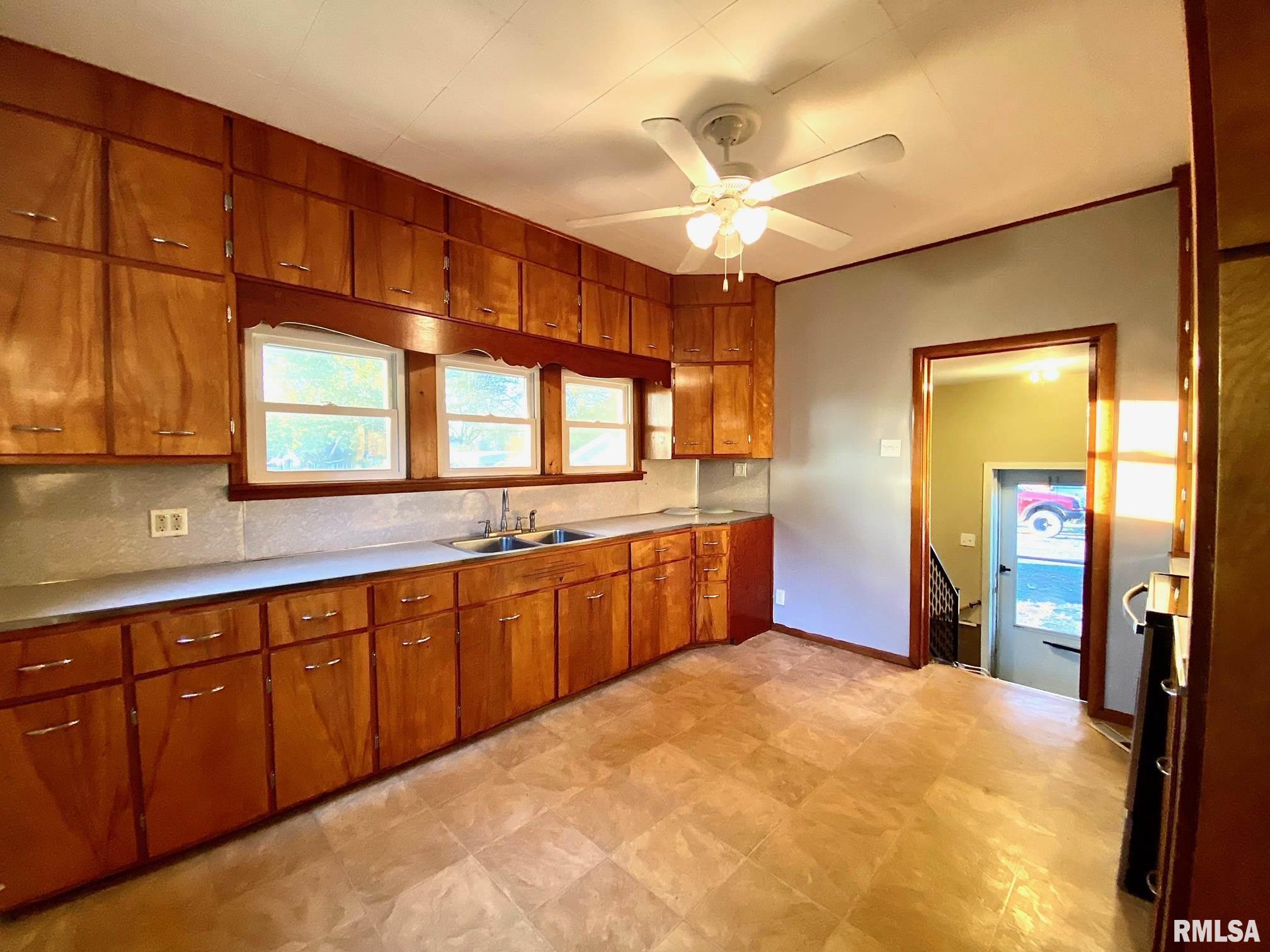 307 South State Street Christopher, IL 62822 - Photo 7 of 18 Gallery Image 7