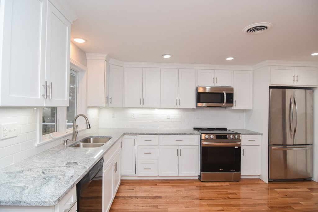 21 Cunningham Road Dedham, MA 02026 - Photo 8 of 29 Gallery Image 8