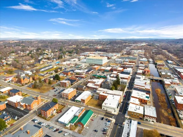 $240,000 | 36 Northwest Eighth Street Northwest, Pulaski, VA 24301