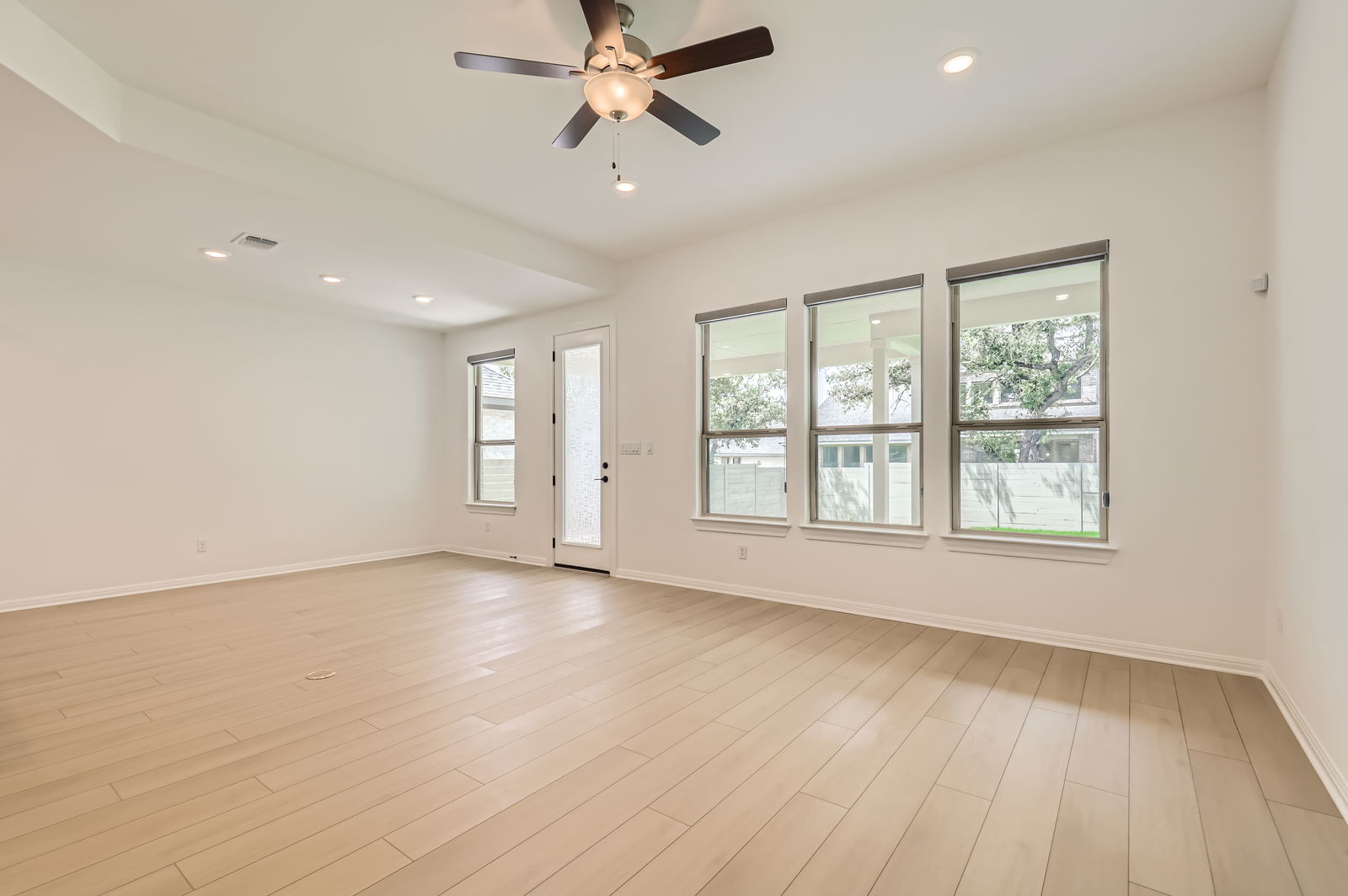 1208 Legends Lane Georgetown, TX 78628 - Photo 5 of 28