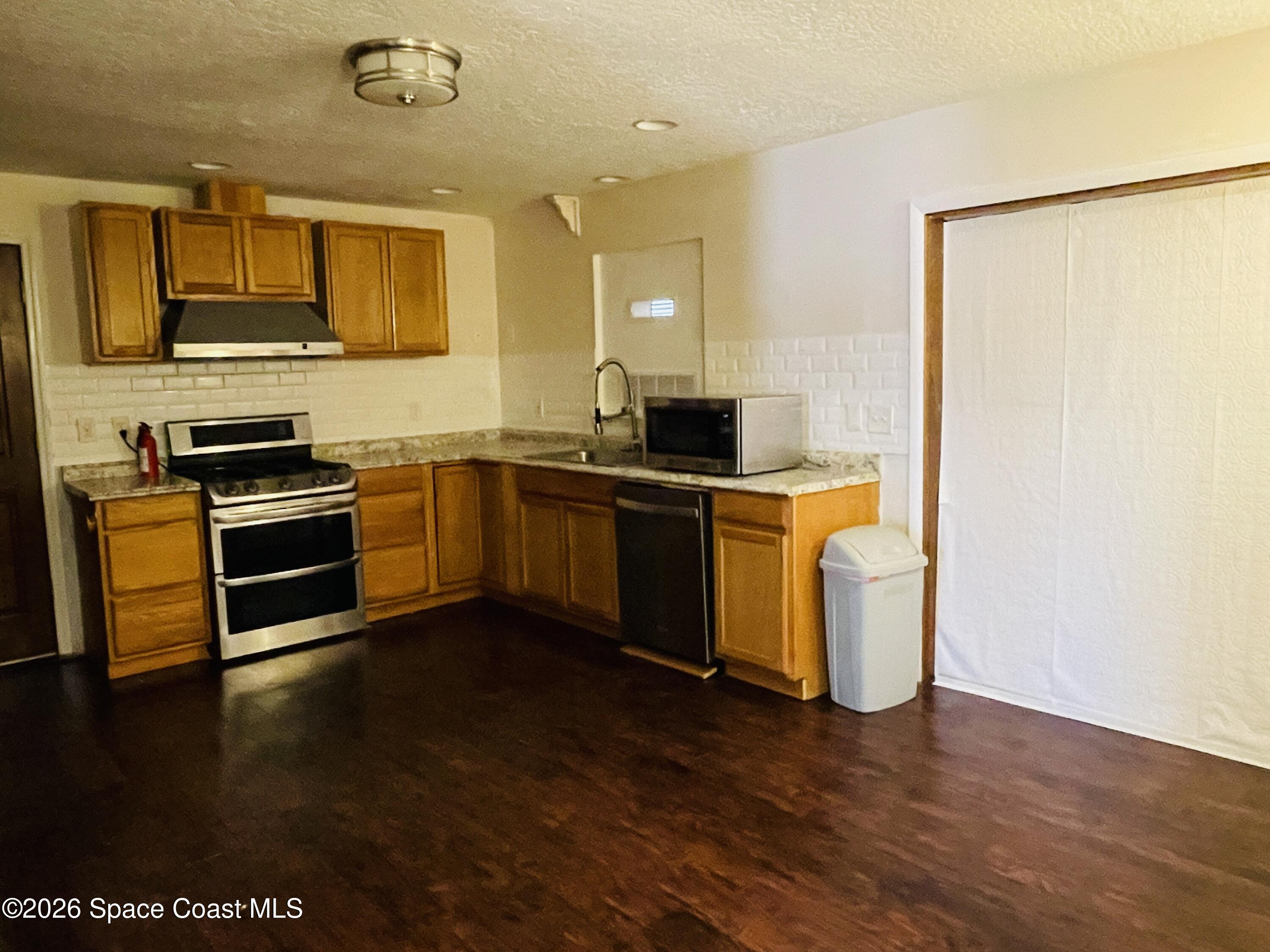 2235 Macedo Road Northeast Palm Bay, FL 32907 - Photo 6 of 20 Kitchen