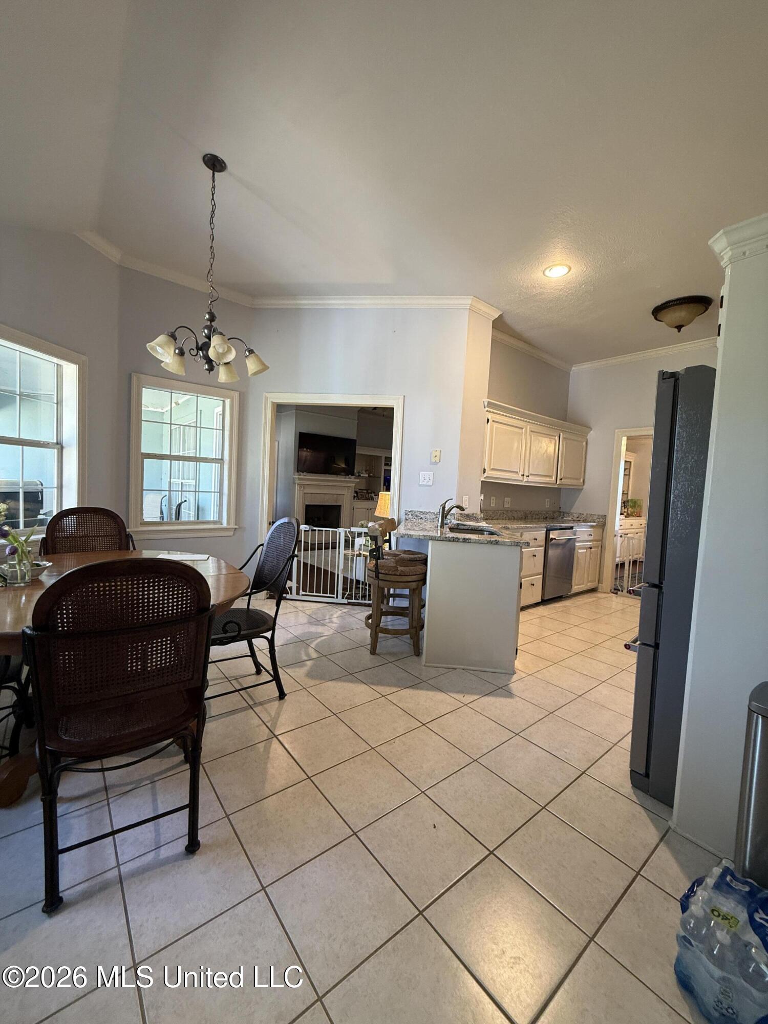 10 Estates Drive Flowood, MS 39232 - Photo 16 of 37 Eat-in Kitchen