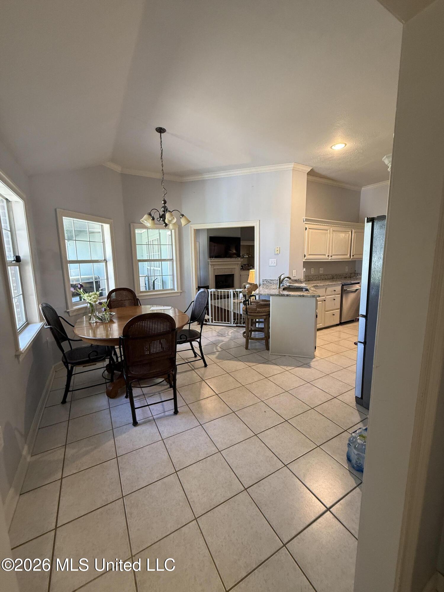10 Estates Drive Flowood, MS 39232 - Photo 17 of 37 Ceramic Tile Floors