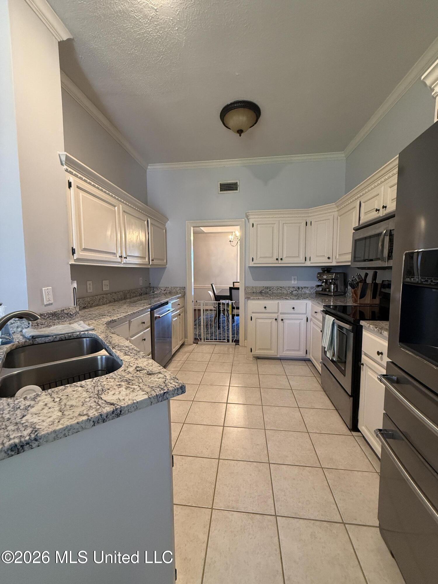 10 Estates Drive Flowood, MS 39232 - Photo 19 of 37 Great Countertop Space
