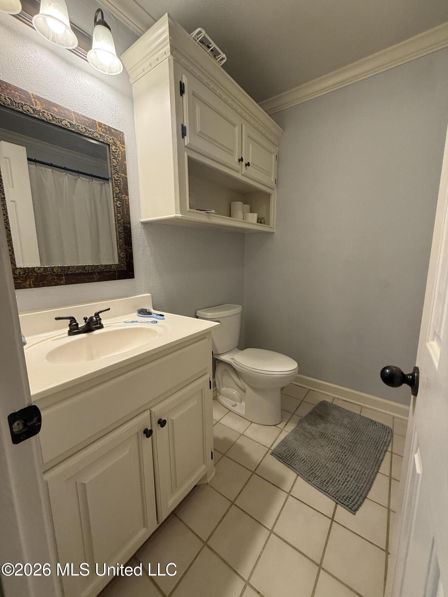 10 Estates Drive Flowood, MS 39232 - Photo 28 of 37 Hall bathroom