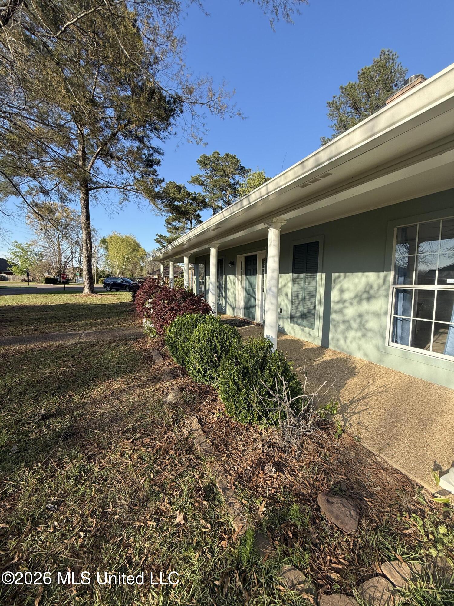 10 Estates Drive Flowood, MS 39232 - Photo 4 of 37 Relax & Watch the World Go By