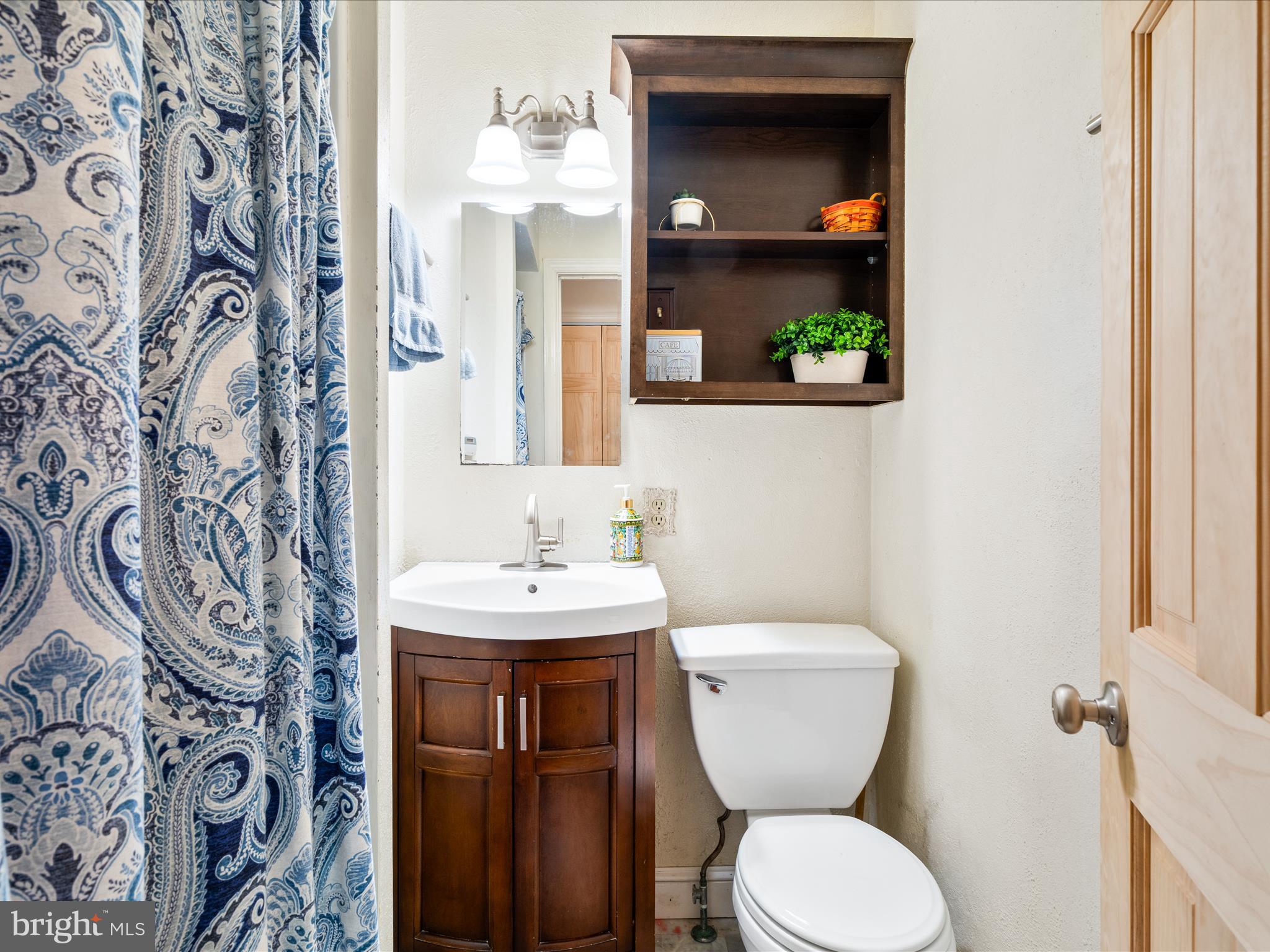 5821 Rowland Hill Road Cascade, MD 21719 - Photo 26 of 69 Hallway Bathroom