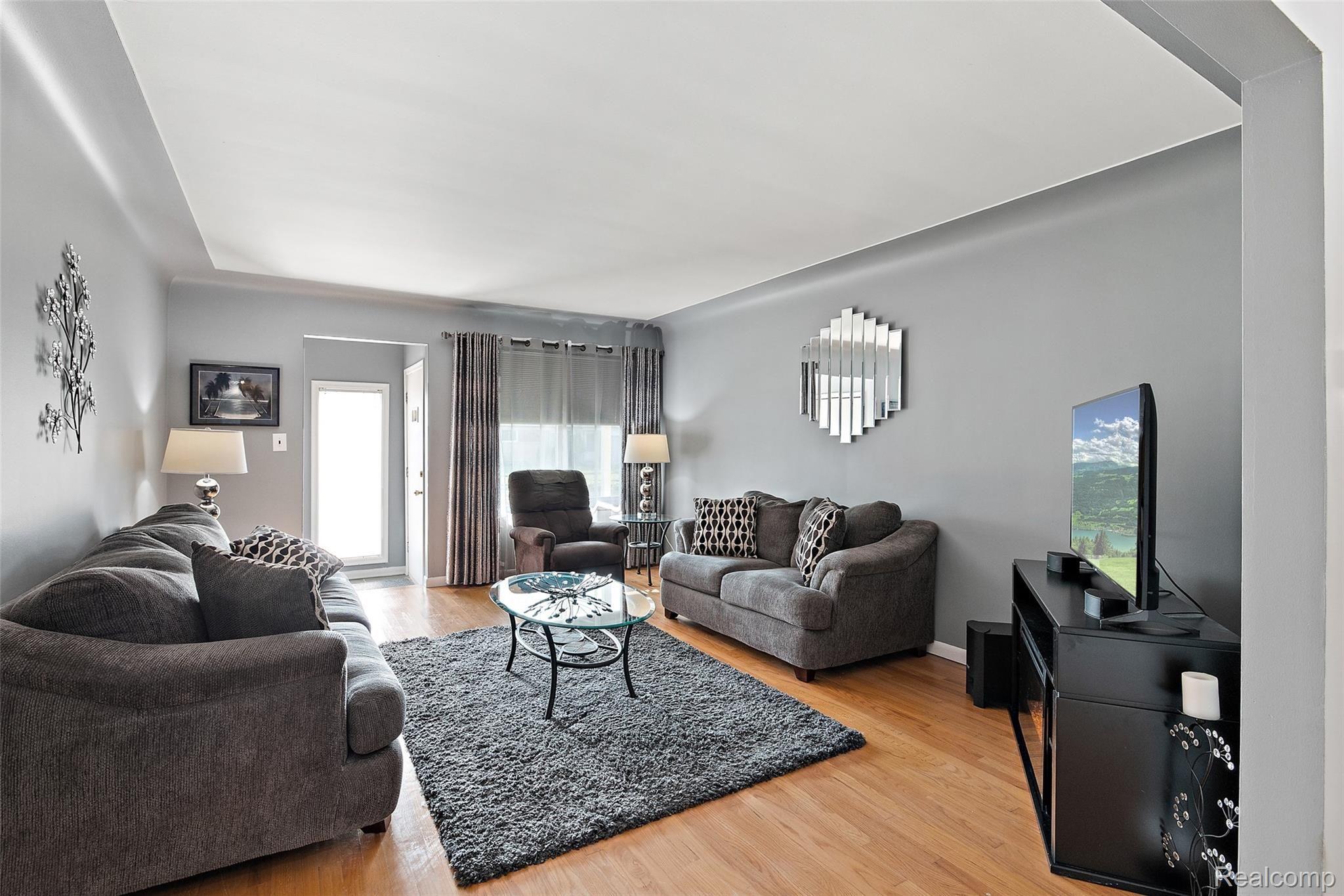 29357 Ridgefield Avenue Warren, MI 48088 - Photo 8 of 49 29537 Ridgefield-21.jpg
