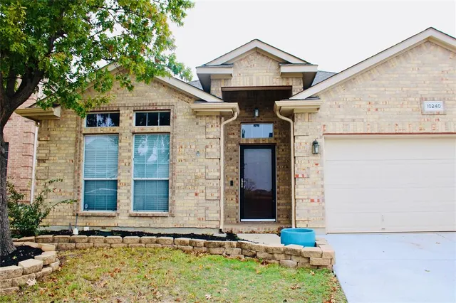 $2,500 | 10240 Los Barros Trail, Fort Worth, TX 76177