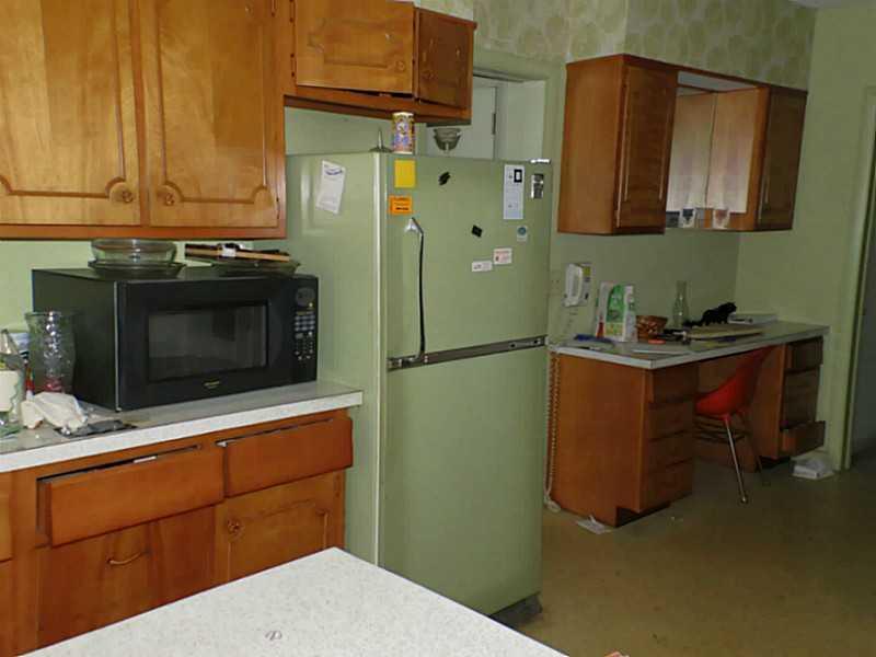 187 Clyde Road Bangor, ME 04401 - Photo 8 of 12 Kitchen.
