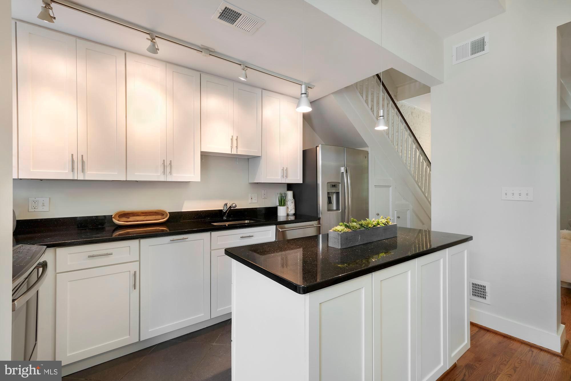 1505 R Street Northwest Washington, DC 20009 - Photo 8 of 29