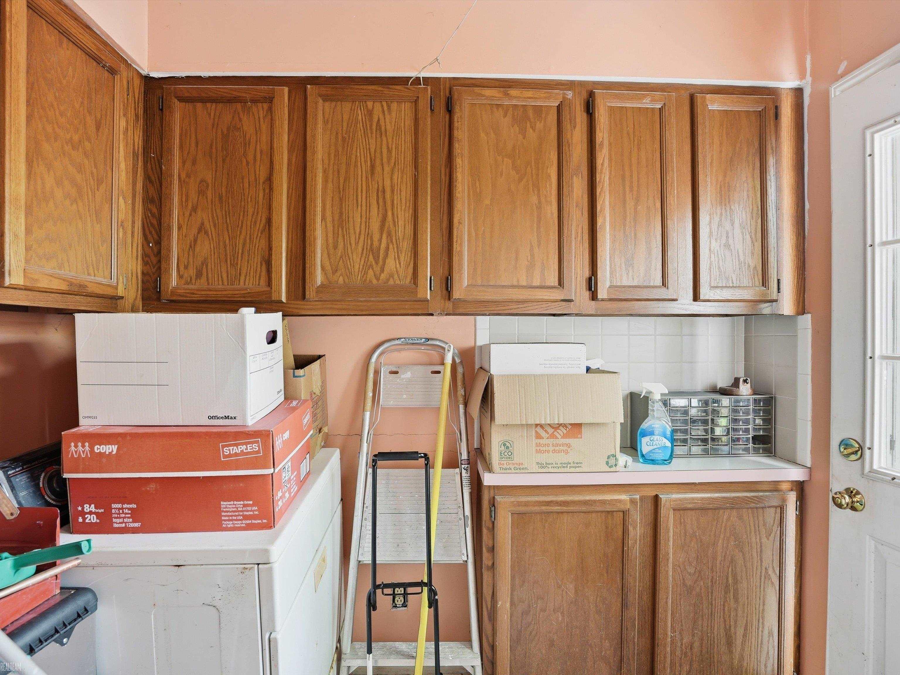 2717 Normandy Road Royal Oak, MI 48073 - Photo 10 of 21 50206579-01882736-c1ed-4bcf-adde-995c26889e4e.JPG