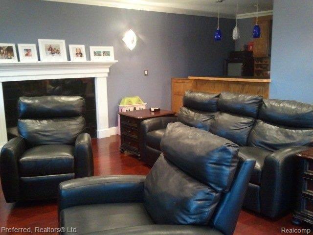 42544 Saltz Road Canton, MI 48187 - Photo 7 of 21 Family Room with wet bar