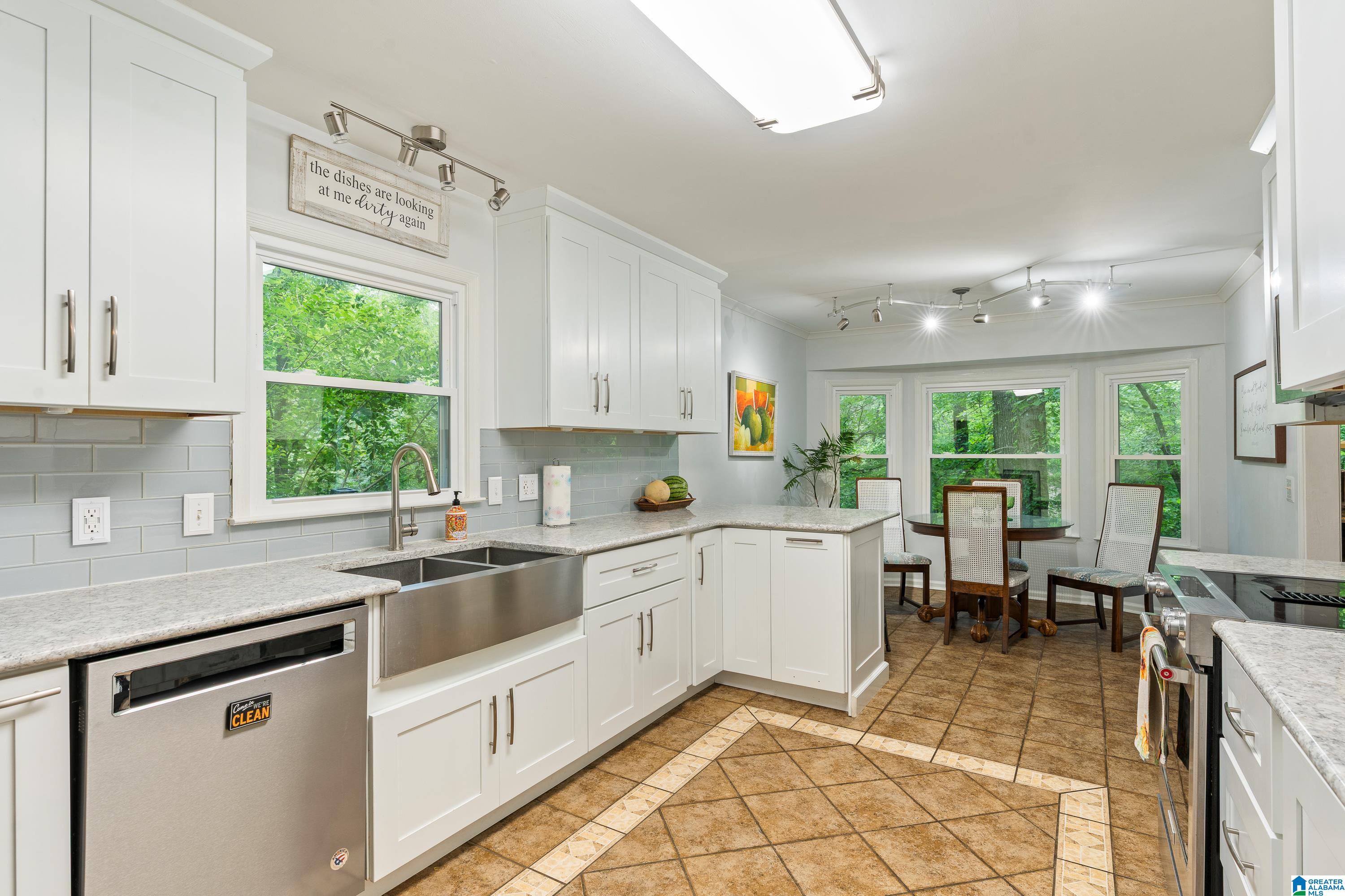 2009 Crossvine Road Birmingham, AL 35244 - Photo 6 of 37