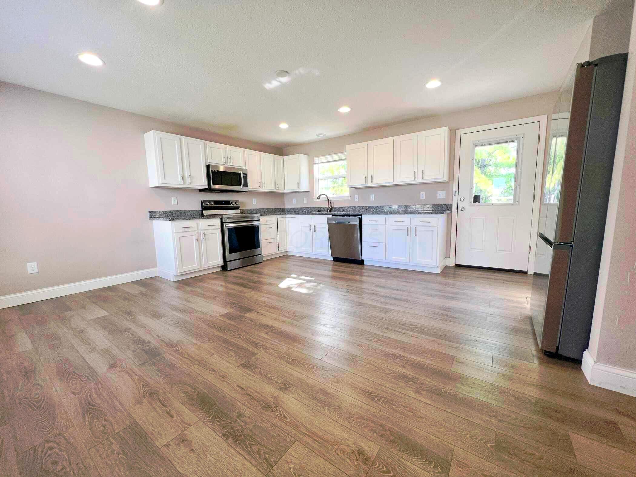 3145 Demorest Road Grove City, OH 43123 - Photo 10 of 21 IMG_2407