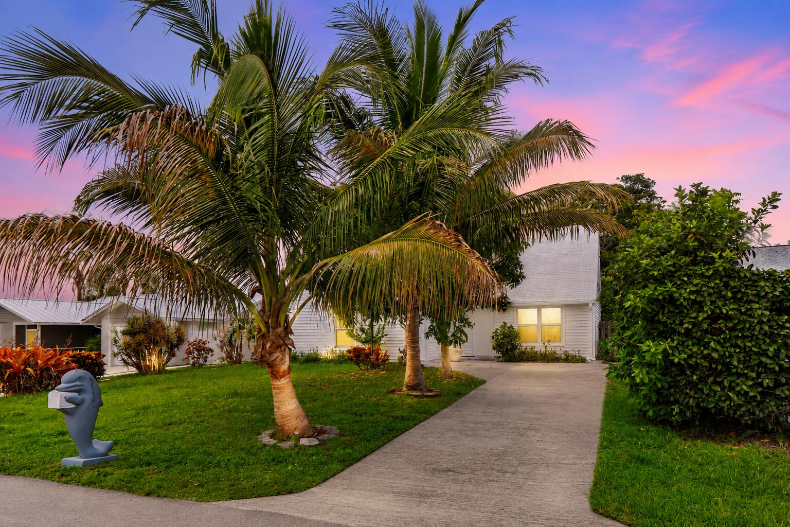 5119 Oak Hill Road Delray Beach, FL 33484 - Photo 43 of 44 FRONT DRIVEWAY