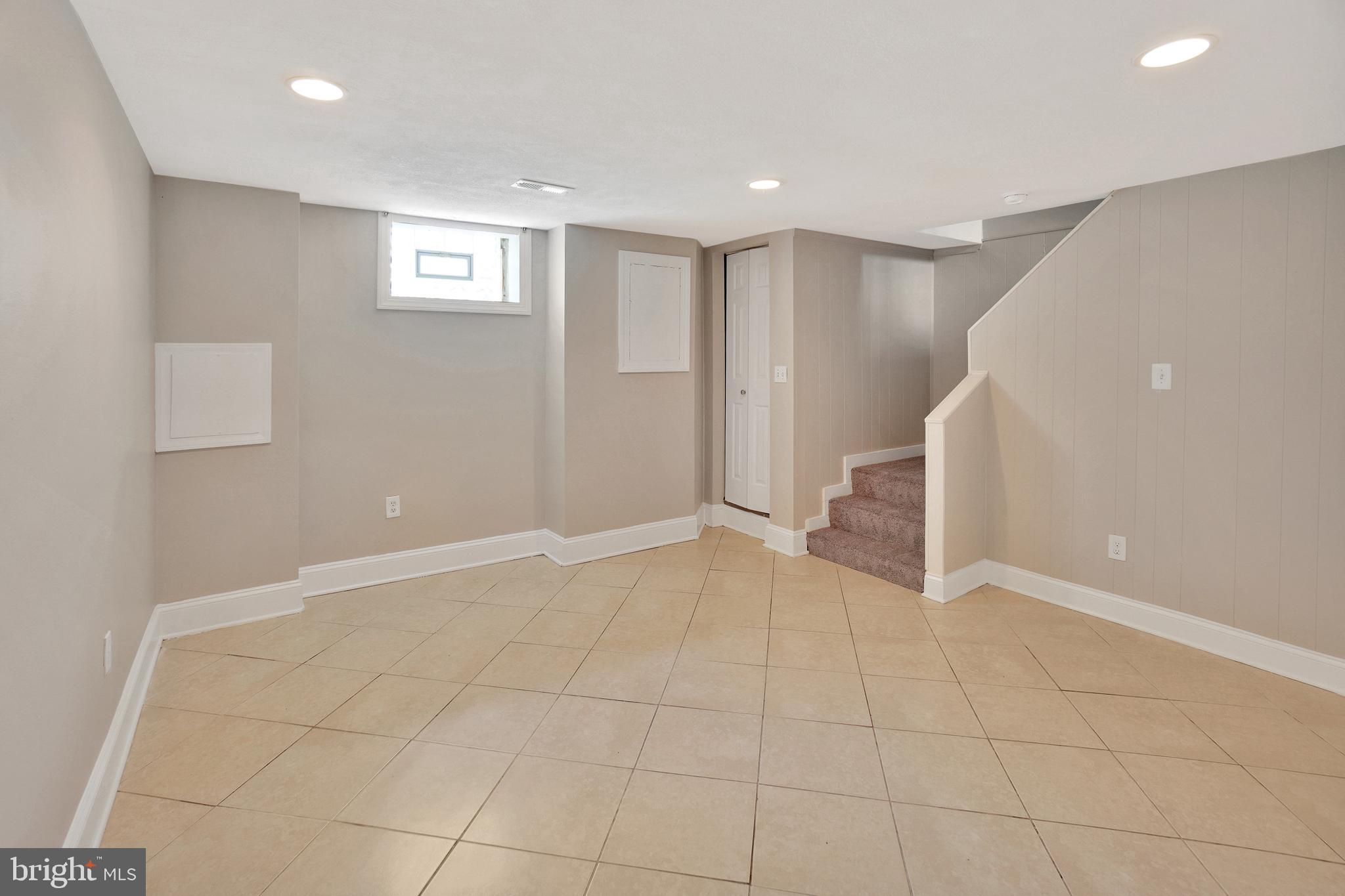 1724 Red Oak Road Baltimore, MD 21234 - Photo 14 of 24 Family room