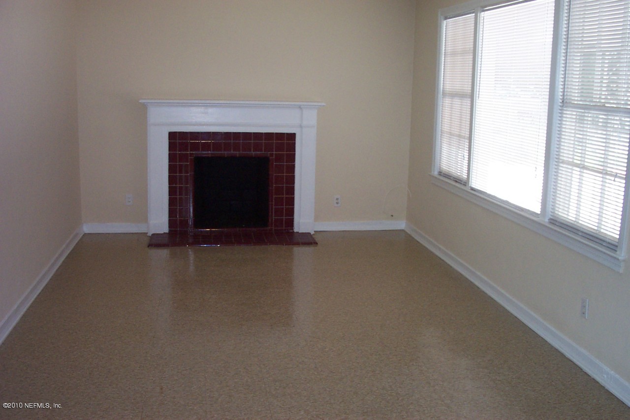 1708 W Road Jacksonville, FL 32216 - Photo 2 of 2 Living room