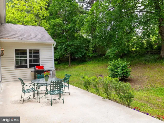 a view of a house with a garage