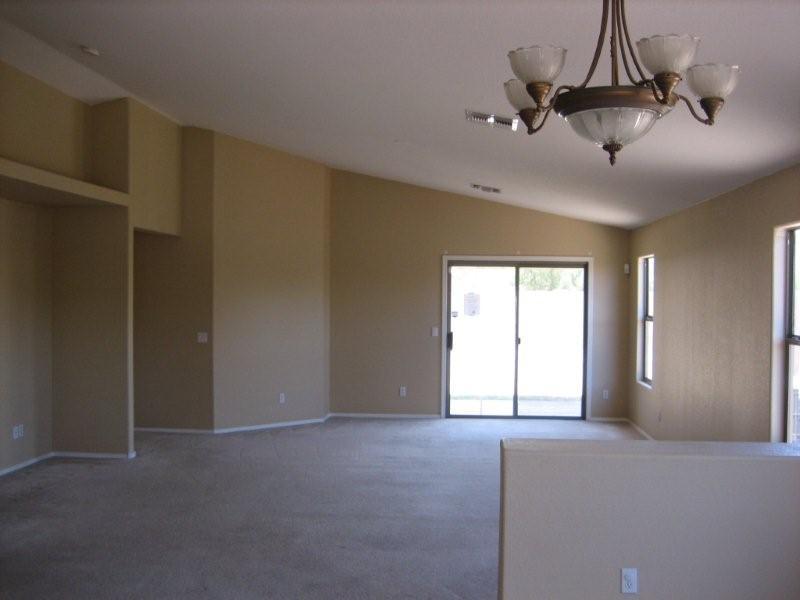 2102 West Vineyard Road Phoenix, AZ 85041 - Photo 6 of 18 2102 W