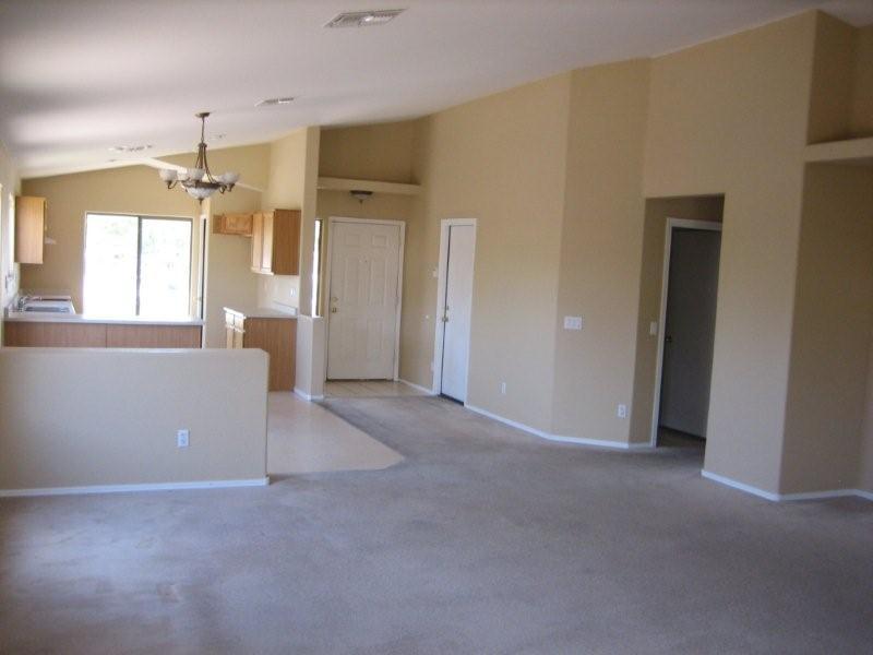 2102 West Vineyard Road Phoenix, AZ 85041 - Photo 8 of 18 2102 W