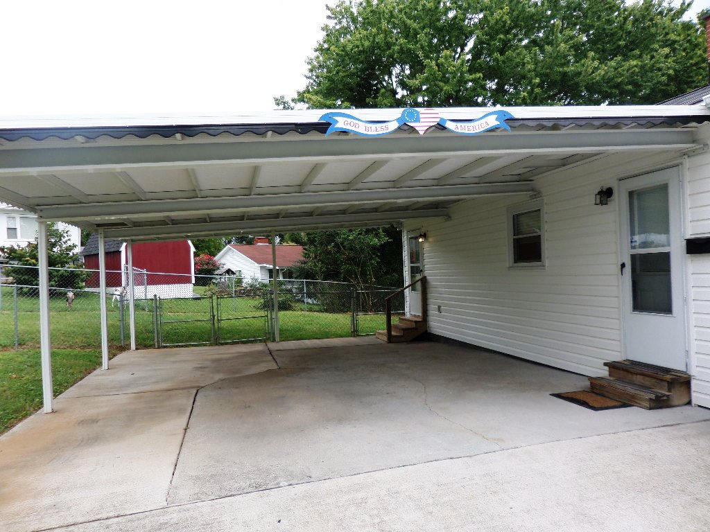 134 Utah Avenue Oak Ridge, TN 37830 - Photo 15 of 16 Carport